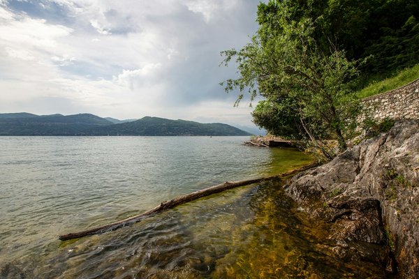 Unforgettable Riverbank Camping: Top Safety Tips and Best Practices for UK Outdoor Adventures